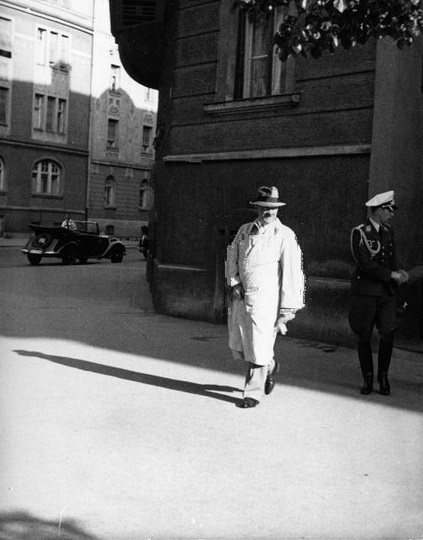 Adolf Hitler leaving his apartment on Prinzregentenplatz in Munich